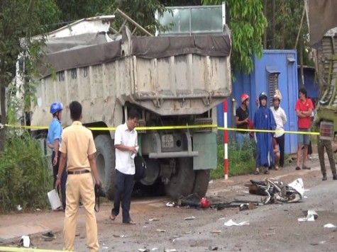 Xe ben gây tai nạn giao thông liên hoàn, 2 người thương vong