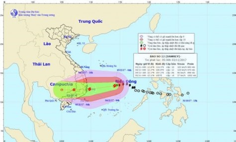 Bão số 12 tiếp tục mạnh lên, mưa lớn từ Quảng Trị đến Bình Thuận