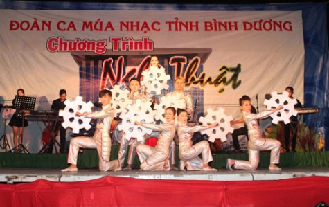 Hấp dẫn chương trình nghệ thuật “Bình Dương chào tuổi 20”