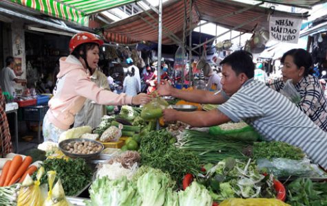 Mưa bão liên tục, nhiều mặt hàng thực phẩm tăng giá