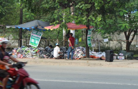 Dân khổ sở vì loa công suất lớn rao bán hàng