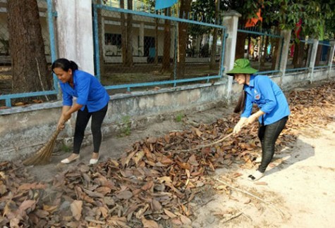 Đoàn thanh niên Nông trường Cao su Đoàn Văn Tiến: Ra quân Ngày chủ nhật xanh