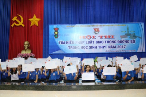 Tổ chức hội thi Tìm hiểu pháp luật giao thông đường bộ trong học sinh trung học phổ thông