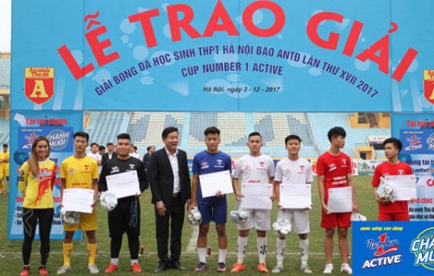 Trận chung kết “nghẹt thở” của Giải bóng đá học sinh tranh Cup Number 1 Active