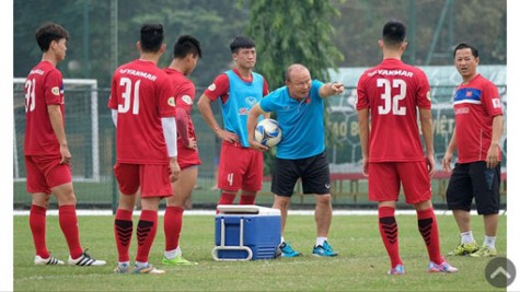 Lo cho thầy trò HLV Park