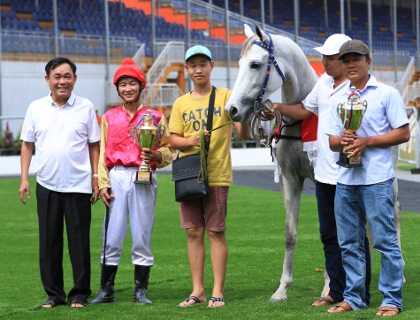 Sôi động đua ngựa, đua xe Giải “Đại Nam chào mừng năm mới 2018”