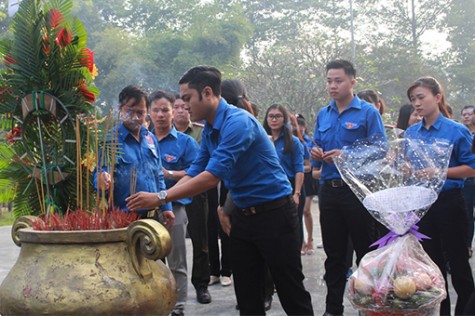 Hành trình đi về “địa chỉ đỏ”