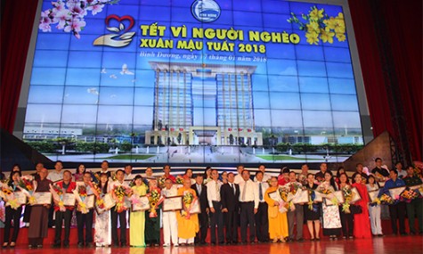 Chương trình “Tết vì người nghèo - Xuân Mậu Tuất 2018”: Chia sẻ yêu thương…