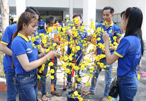 Chăm lo tết cho thanh niên công nhân xa quê