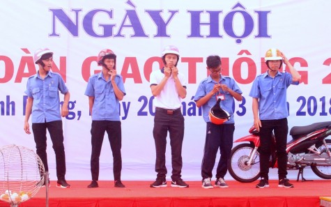 Hơn 300 sinh viên tham gia Ngày hội an toàn giao thông năm 2018