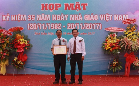 Thầy Trần Quốc Khánh: Thắp lên ngọn lửa đam mê học tập