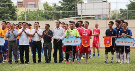 Khai mạc môn bóng đá Đại hội TDTT tỉnh 2018: TX.Dĩ An thắng ngày ra quân