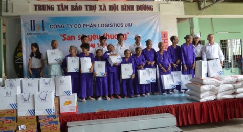 Công ty Cổ phần Logistics U&I: Thực hiện chương trình “San sẻ yêu thương” tại Trung tâm Bảo trợ xã hội tỉnh