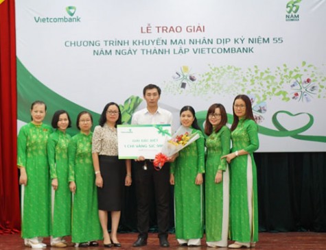 Vietcombank trao giải khuyến mãi 55 năm thành lập ngân hàng