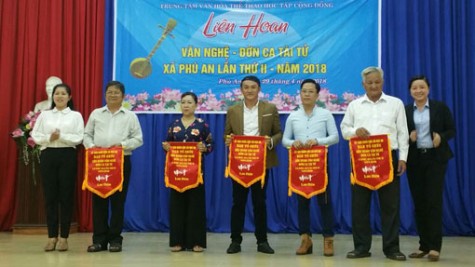 Liên hoan văn nghệ - đờn ca tài tử xã Phú An (TX.Bến Cát): Ấp Bến Liễu đoạt giải nhất