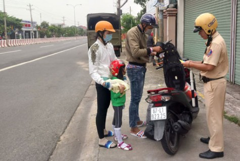 Kéo giảm vi phạm về trật tự, an toàn giao thông:
Cần đẩy mạnh tuần tra kết hợp tuyên truyền