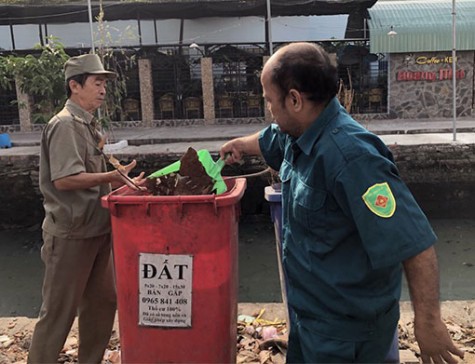 TP.Thủ Dầu Một:
Tăng cường nạo vét, thu gom rác thải trên kênh, rạch