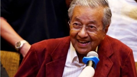 Động thái đầu tiên của tân Thủ tướng Malaysia Mahathir Mohamad