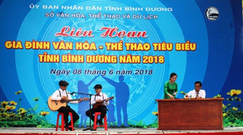 Bày tỏ tình yêu thương qua tiếng hát lời ca