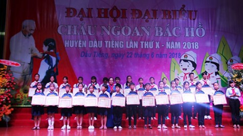 Dầu Tiếng: Tuyên dương 130 đại biểu cháu ngoan Bác Hồ