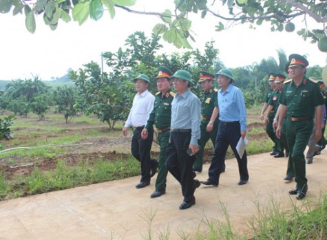 Lãnh đạo Bộ Quốc phòng: Tham quan căn cứ hậu cần - kỹ thuật tỉnh Bình Dương