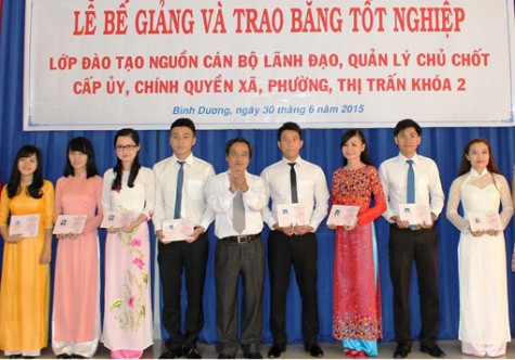 Tiếp tục nâng cao chất lượng đội ngũ cán bộ cơ sở, đáp ứng yêu cầu phát triển