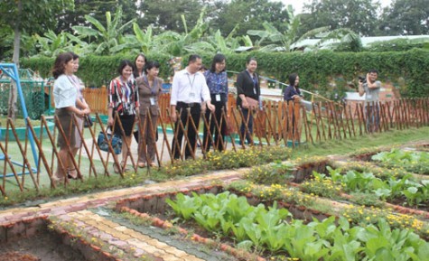 Đoàn công tác Trung ương Hội LHPN Việt Nam giám sát việc thực hiện chính sách đối với lao động nữ tại Bình Dương