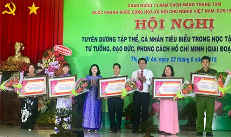 TX Dĩ An: Tuyên dương 20 tập thể và 64 cá nhân tiêu biểu trong học tập và làm theo Bác