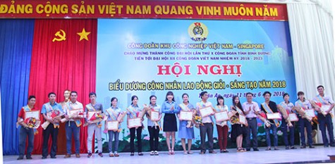 Thi đua “Lao động giỏi, lao động sáng tạo”