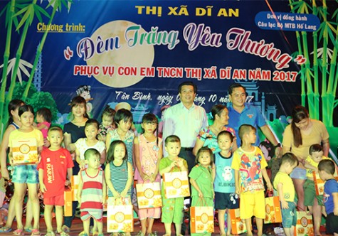 Đoàn thanh niên các cấp: Mang trung thu đến cho con em thanh niên công nhân