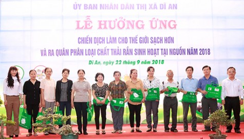 TX.Dĩ An: Tổ chức lễ hưởng ứng Chiến dịch làm cho thế giới sạch hơn và ra quân phân lọai rác thải rắn sinh họat