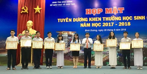 Tuyên dương, khen thưởng trên 330 học sinh giỏi, giáo viên bồi dưỡng học sinh giỏi