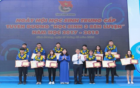 Sôi nổi Ngày hội học sinh trung cấp