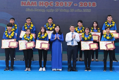 Đẩy mạnh các phong trào trong học sinh trung cấp