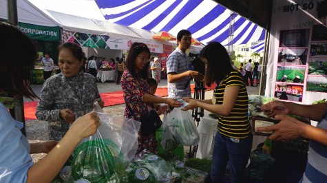 Khai mạc phiên chợ nông sản an toàn