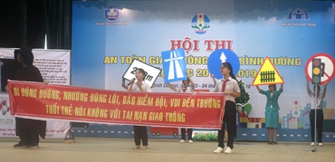 Hướng đến Ngày Pháp luật Việt Nam 9-11: “Sống và làm việc theo Hiến pháp và pháp luật”