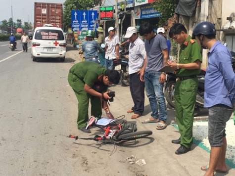 Một phụ nữ bị container cán chết