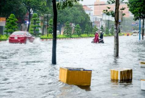 Bão "quần" Bà Rịa – Vũng Tàu trong nhiều giờ