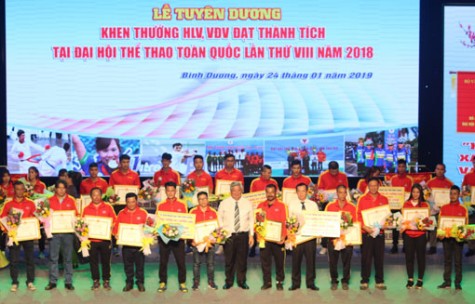 Tuyên dương, khen thưởng HLV, VĐV đạt thành tích xuất sắc năm 2018