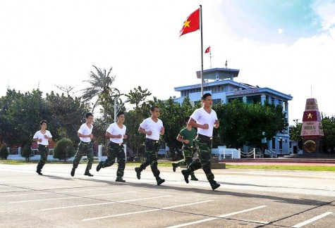 Chiến sỹ Trường Sa rèn luyện nâng cao thể lực, sẵn sàng chiến đấu