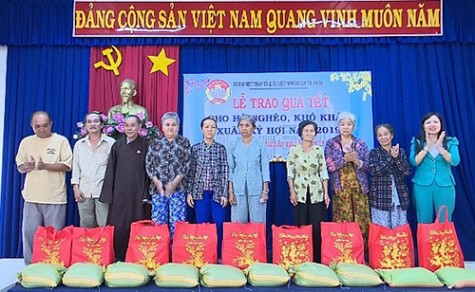 Thắp lên ngọn lửa yêu thương trong mùa xuân ấm áp