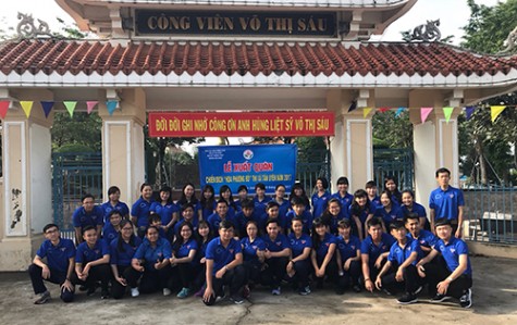 Đội Thanh niên tình nguyện Trường THPT Huỳnh Văn Nghệ (TX.Tân Uyên): Học tập và tình nguyện