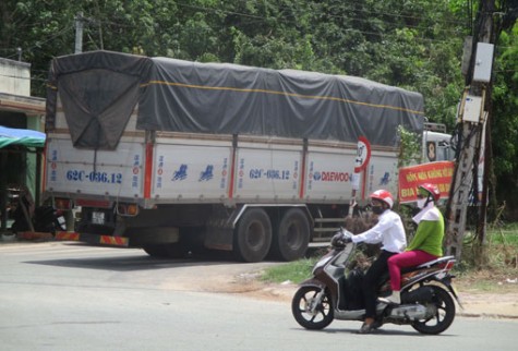 Biển báo giao thông bị phá hỏng