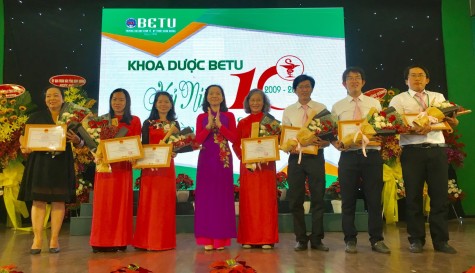 Kỷ niệm 21 năm thành lập Trường Đại học Kinh tế-Kỹ thuật Bình Dương