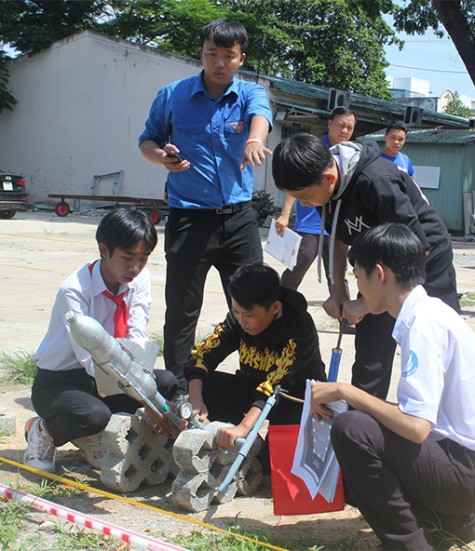 Hội thi bắn tên lửa nước học sinh cấp THCS