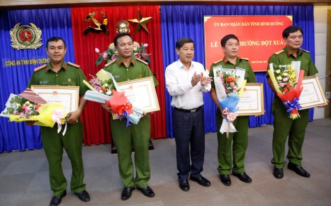 Vụ án giấu xác trong khối bê tông: Khen thưởng ban chuyên án và người dân tố giác tội phạm