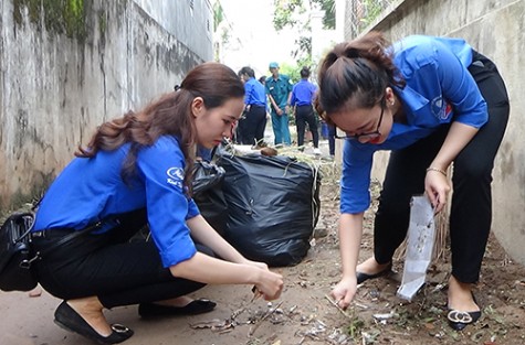 Thị đoàn Thuận An: Tổ chức chương trình “Tuổi trẻ chung tay xây dựng khu phố đẹp”