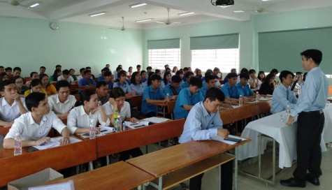 Gần 100 học sinh, sinh viên tham gia lớp đào tạo khởi sự, quản trị doanh nghiệp