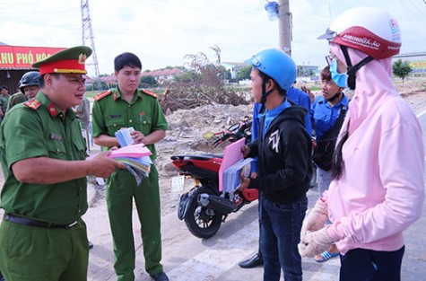 Vận động người dân mạnh dạn tố giác tội phạm