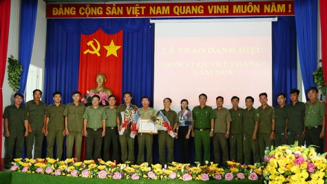 Trao danh hiệu “Đơn vị quyết thắng”